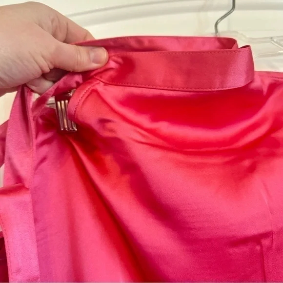 NWT WeWoreWhat cut out midi skirt in hot pink satin women’s size small - Picture 3 of 10